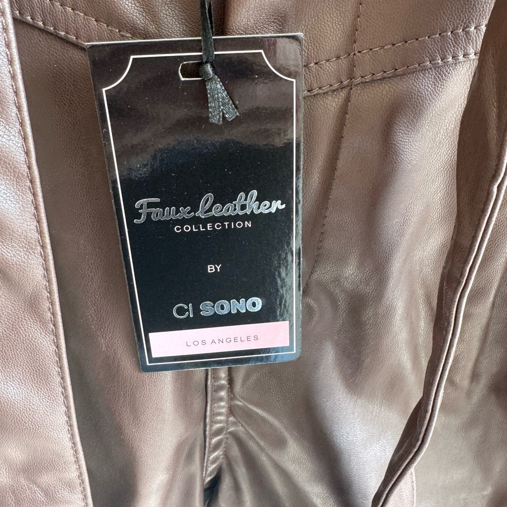 NWT Ci Sono Dark Brown Faux Leather Women Shorts​​ - Picture 2 of 8